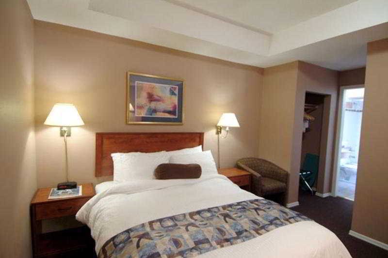 Quality Inn & Suites (Adults Only) Vancouver Exterior foto
