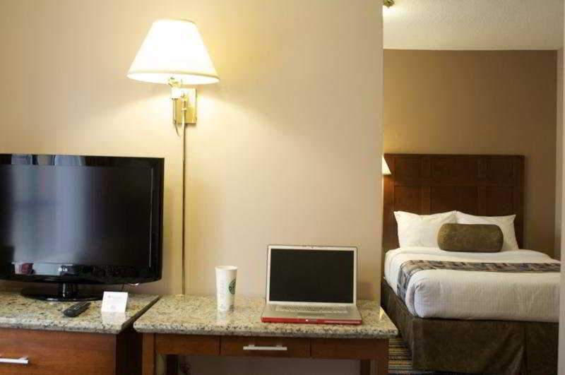 Quality Inn & Suites (Adults Only) Vancouver Exterior foto