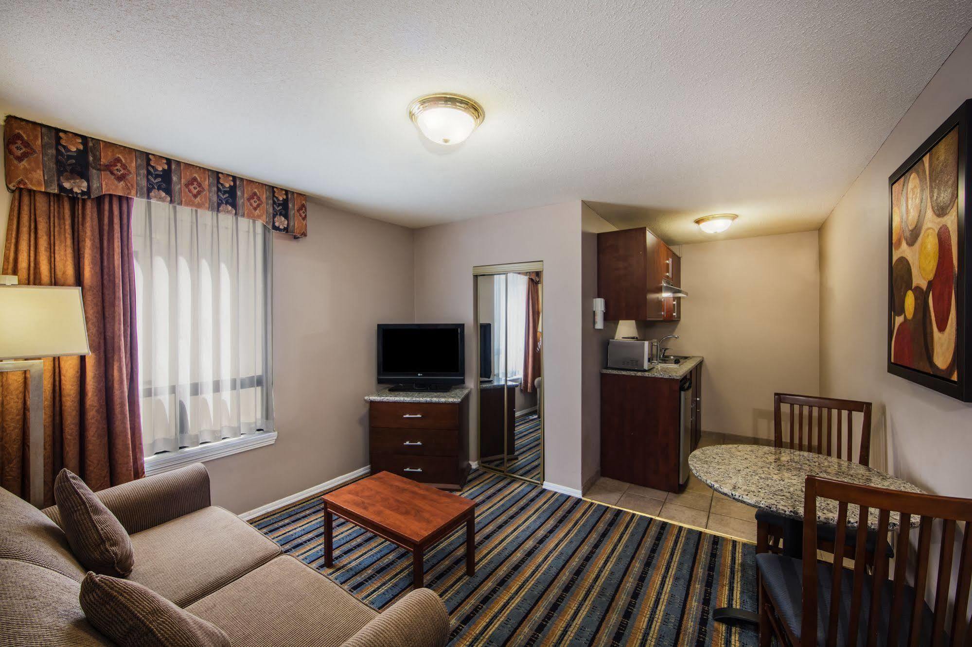 Quality Inn & Suites (Adults Only) Vancouver Exterior foto
