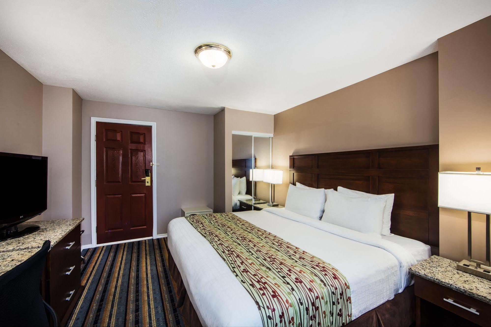 Quality Inn & Suites (Adults Only) Vancouver Exterior foto